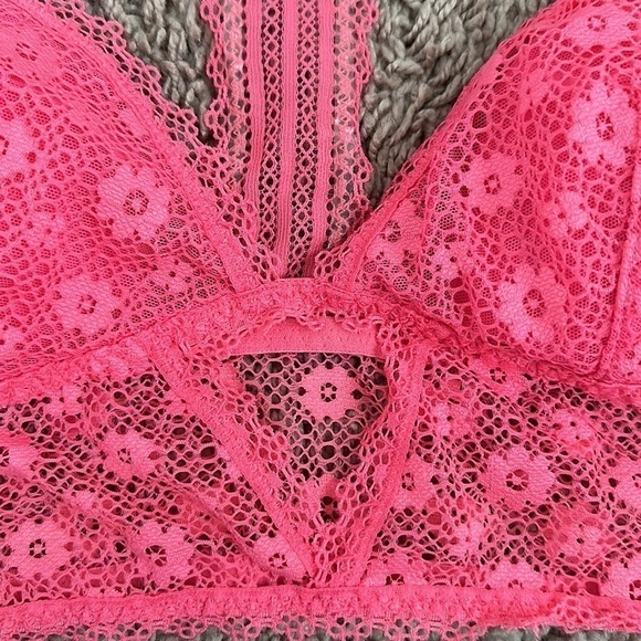 Victoria's Secret's Pink Lace Bracelet - Picture 3 of 11
